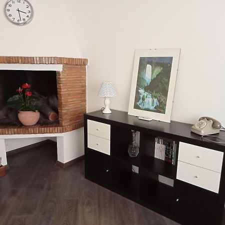 Casa Sofia - Appartamento Con Parcheggio Riservato 테르니 외부 사진